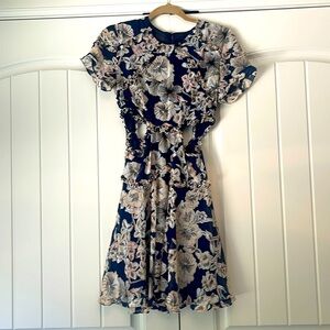 Flirty short dress with a cute cutout on the side bad back